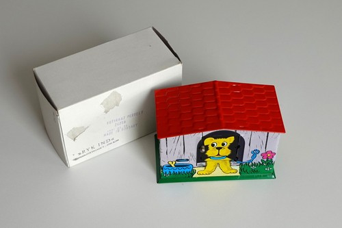 Alte blechspardose hundehütte - blechspardose,